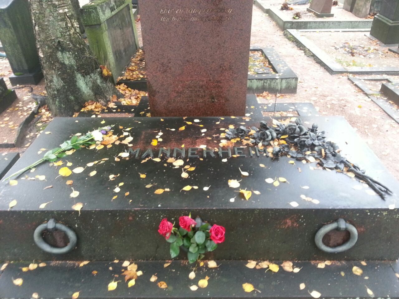 Sophie Mannerheim's tomb, Helsinki (4).JPG